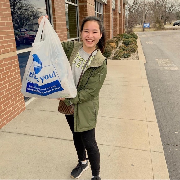 Meet your Posher, Emma - Picture 4 of 5